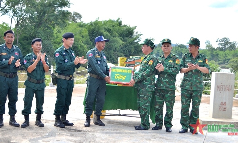 Bộ đội Biên phòng tỉnh Đắk Lắk và lực lượng bảo vệ biên giới Campuchia phối hợp kiểm soát chặt chẽ biên